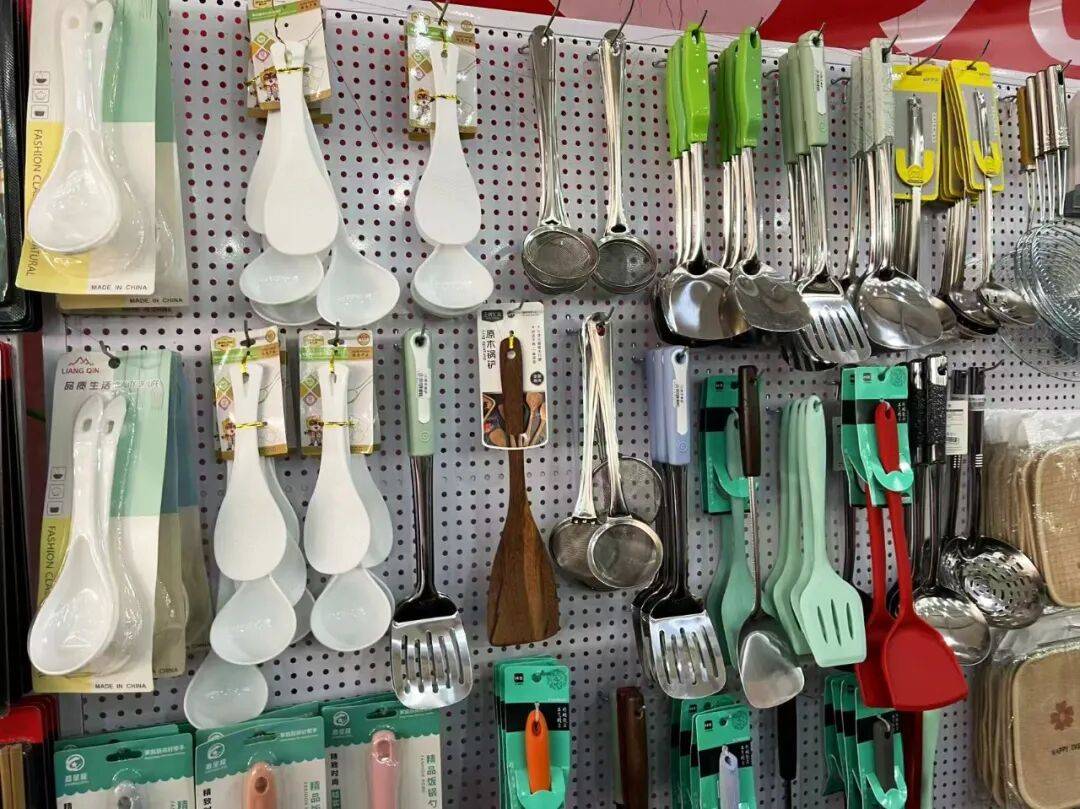 京西購物新地標(biāo)！全城熱捧的‘白菜價(jià)’天堂，日用百貨3元起，潮流服飾幾十元帶走